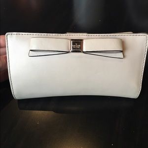 ✨kate spade Bow Wallet✨
