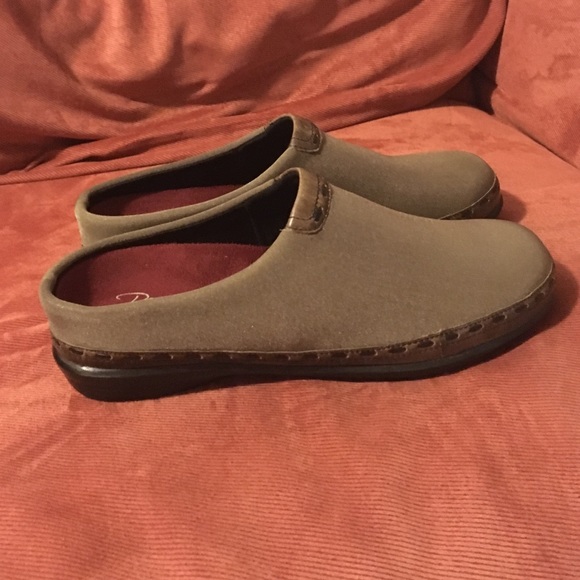 Berries by Aetrex slip on shoes