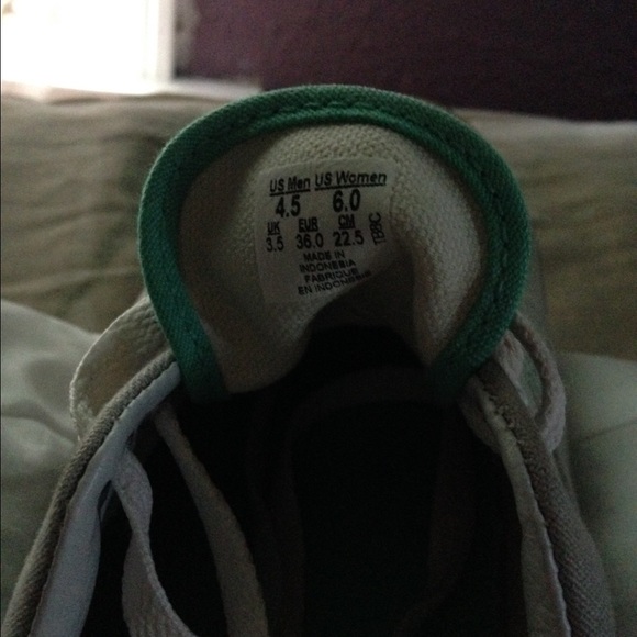 Vans - Picture 2 of 2