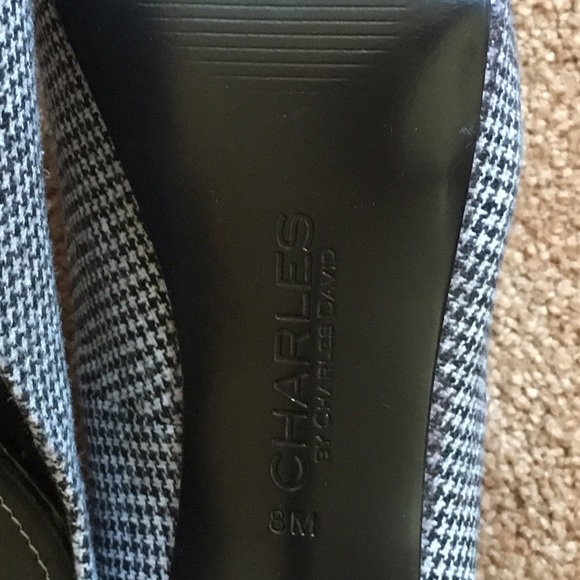 SOLD Chic heel! - Picture 2 of 3