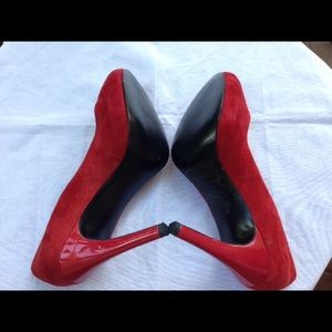 Guess suede shoes open peep toe 6.5M