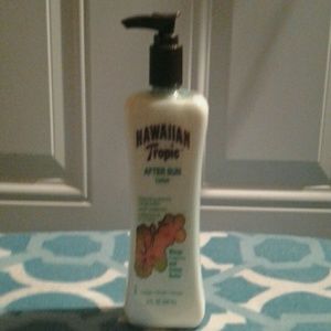 HAWAIIAN  TROPIC  AFTER  SUN  LOTION. NWOT