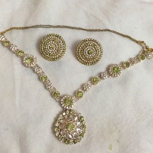 Round earrings and necklace set