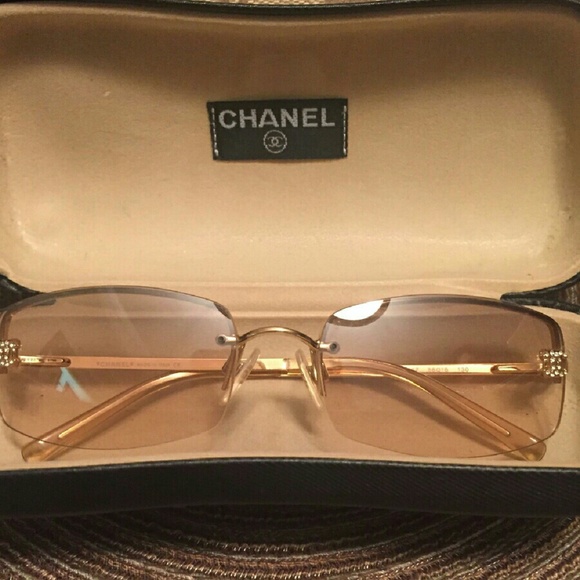 Hi! My name is Mari & I am so glad you stopped by. - Picture 2 of 4