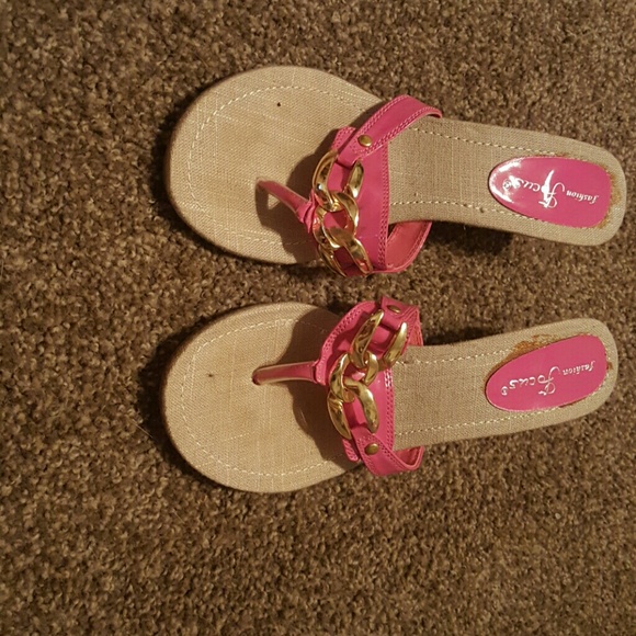 Pink low heals - Picture 2 of 2