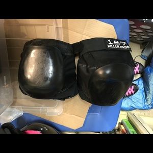 Entire set of elbow pads for derby