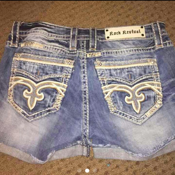 🌷🌷SOLD🌷🌷🌷Rock Revival Shorts 30