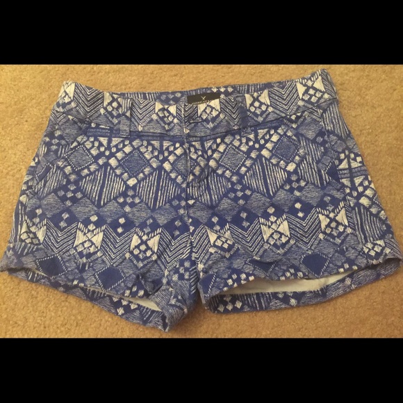 American Eagle Outfitters Pants - American eagle shorts- excellent condition