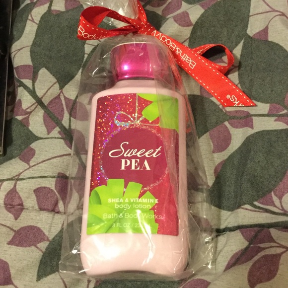 Never been used Sweet Pea body lotion - Picture 1 of 2