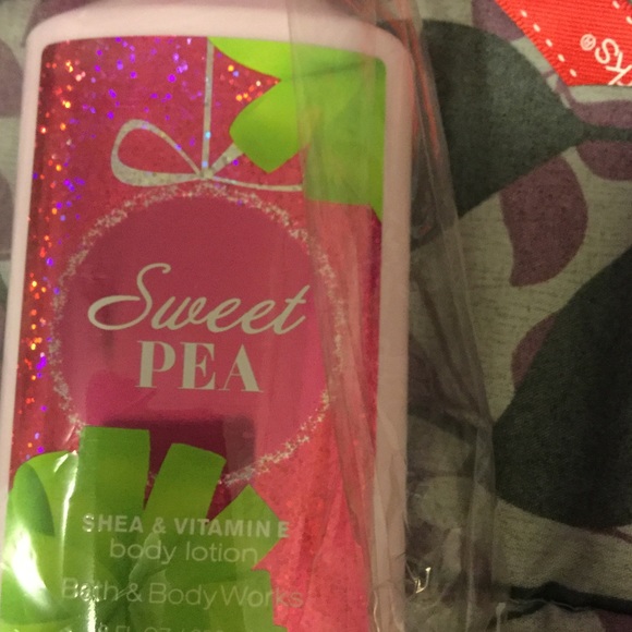 Never been used Sweet Pea body lotion - Picture 2 of 2