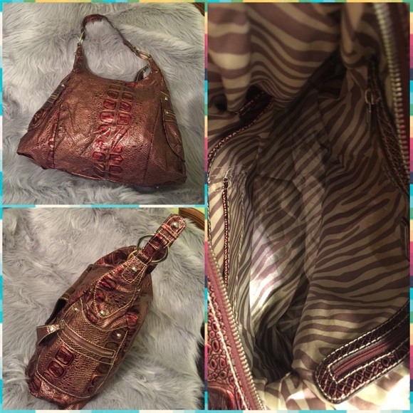 🎀💋💋Guess Purse💋💋🎀 - Picture 2 of 4