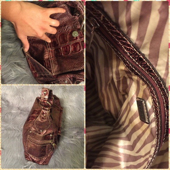 🎀💋💋Guess Purse💋💋🎀 - Picture 3 of 4