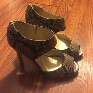 💕FAUX SNAKE SKIN NINE WEST PLATFORM PUMPS💕