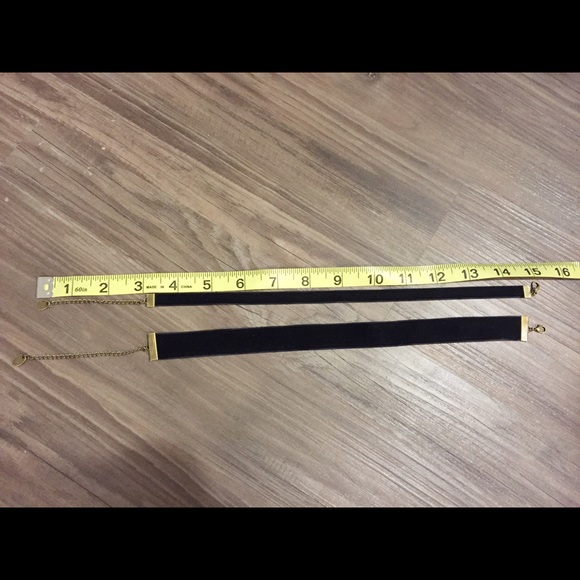 Thin Black Velvet Choker - Picture 2 of 4