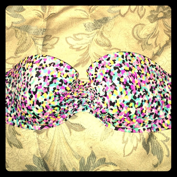 Strapless Victoria's Secret bikini top - Picture 1 of 1