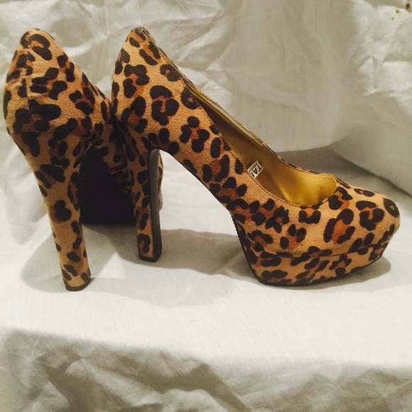 Mossimo Leopard faux suede round toe heels - Picture 3 of 4