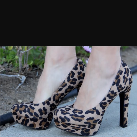 Mossimo Leopard faux suede round toe heels - Picture 1 of 4
