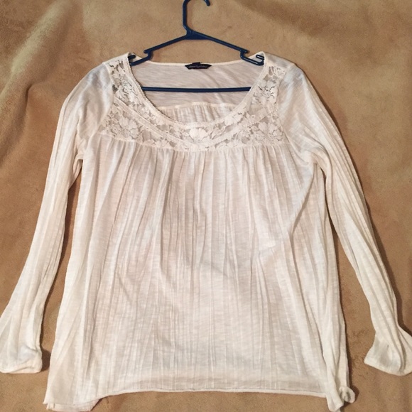 Long sleeve blouse.