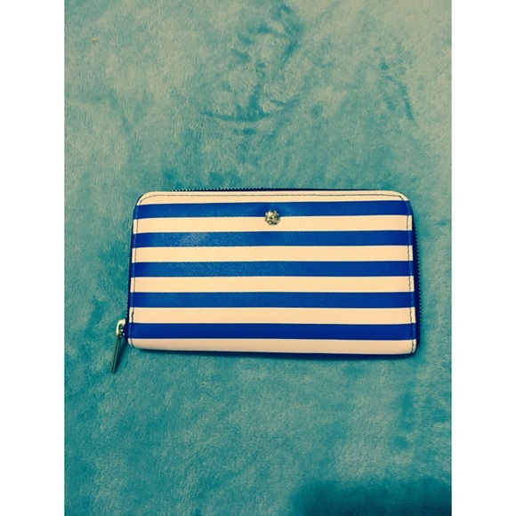 Striped wallet 💙