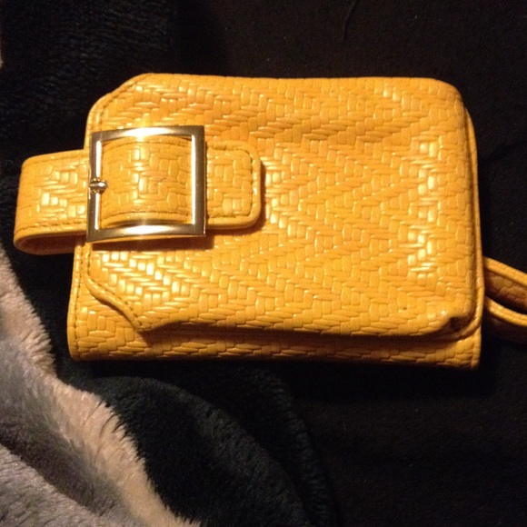 Yellow Steve Madden wallet/cell phone case - Picture 2 of 4