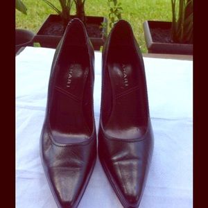 TAHARI BLACK SHOES PUMPS 6.5