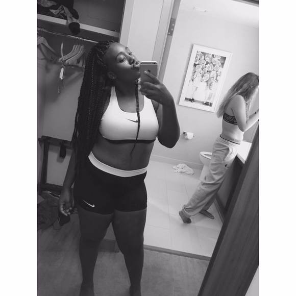 Meet your Posher, Dennisha - Picture 1 of 1