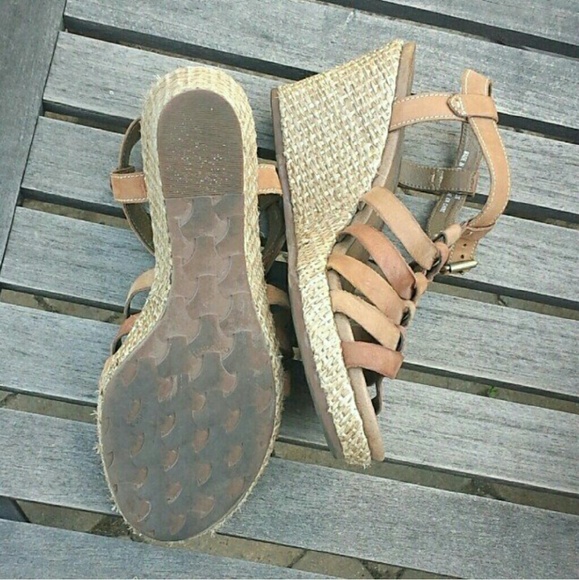 Braided leather wedges