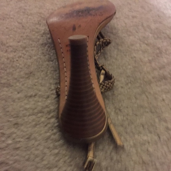 Gold Rope Sandals, Size 8 - Picture 3 of 3