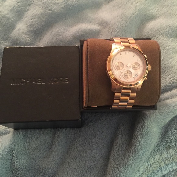 Michael Kors Rose Gold Watch - Picture 2 of 2