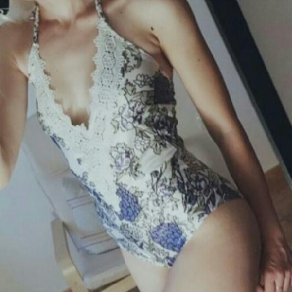 Purple swimsuit - Picture 4 of 4
