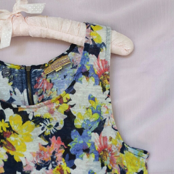 CLEARANCE NWOT floral hi-lo tank