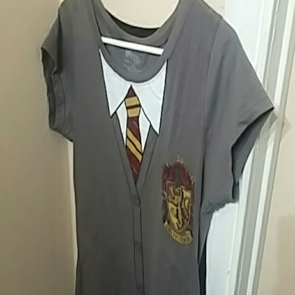 Harry Potter graphic tee with cape