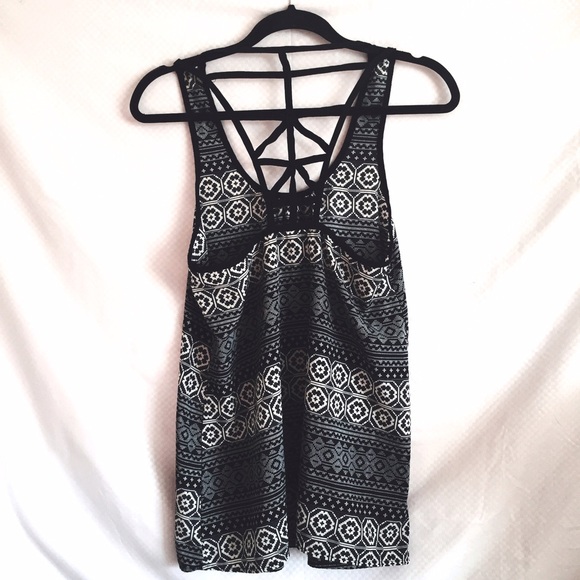 Cutout Back Top - Picture 3 of 4