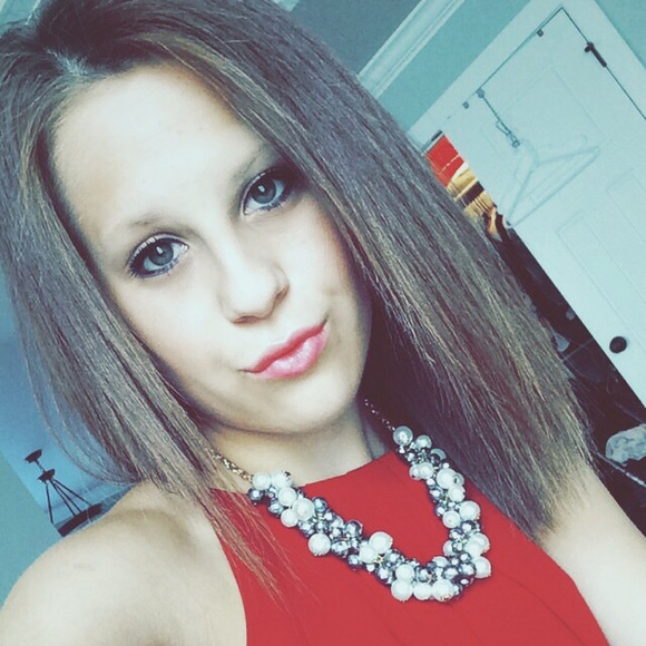 Meet your Posher, Mikayla - Picture 3 of 3