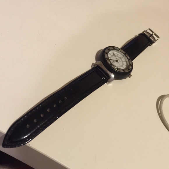 Catch Watch - Picture 2 of 3