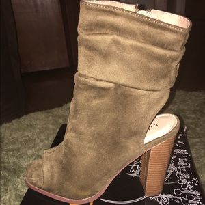 Liliana Olive green booties