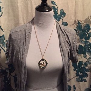 Long gold and dark green leaf necklace🍃