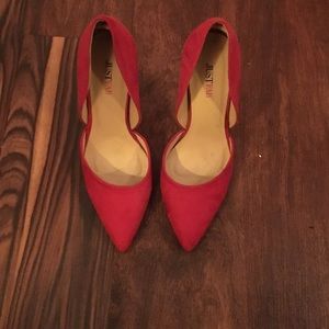 Red pumps