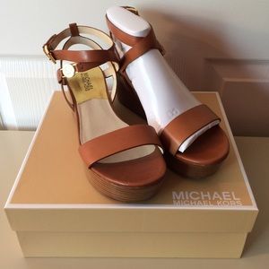 MICHAEL KORS WEDGE SANDALS.