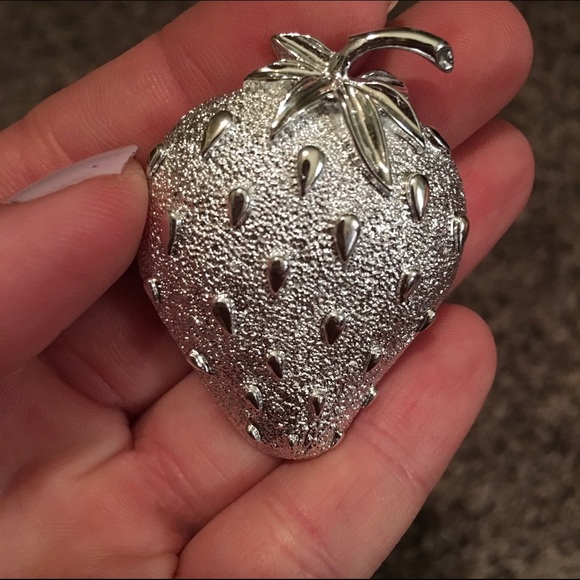 Vintage strawberry ice broach & clip earrings! - Picture 2 of 3
