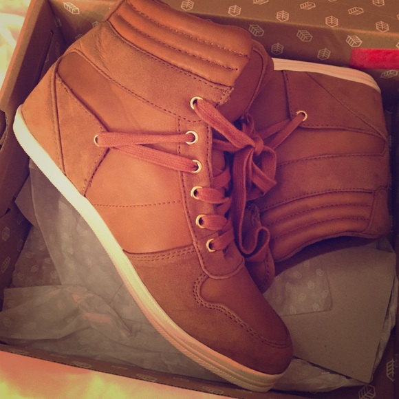 Sneaker wedges
