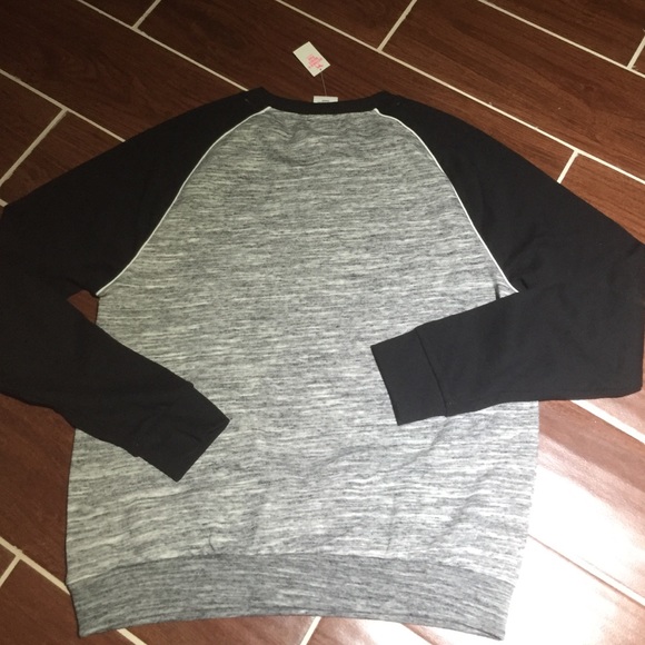 #21 cute pull over - Picture 4 of 4