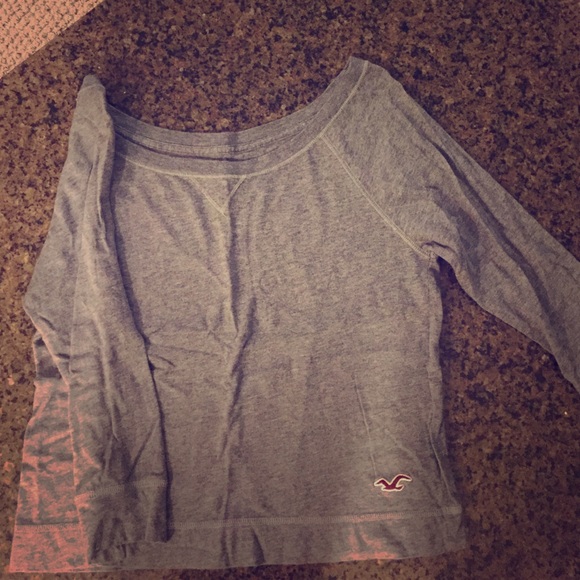 Gray three-quarters sleeve crop top