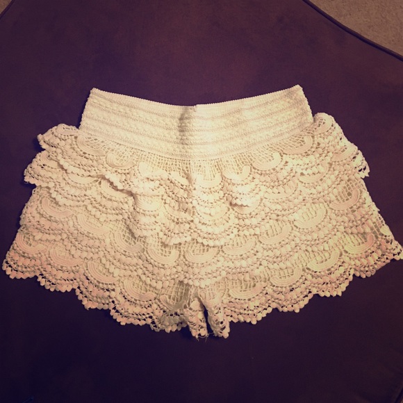 Pants - 🆑CLEARANCE Cream Crochet Lace Tier Shorts