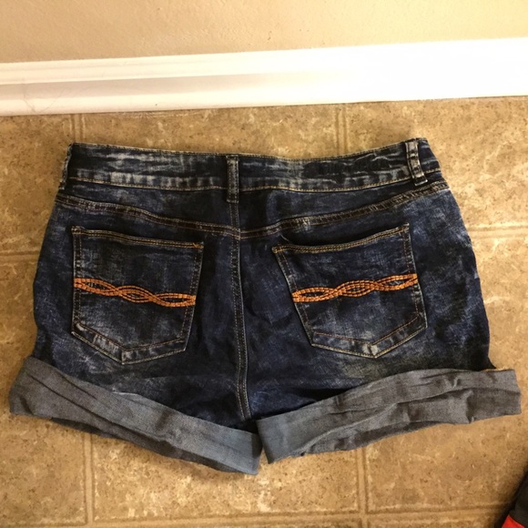 Denim shorts - Picture 2 of 2