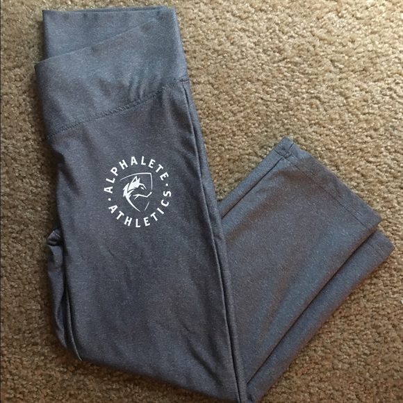 Alphalete Athletics Grey Cropped Leggings