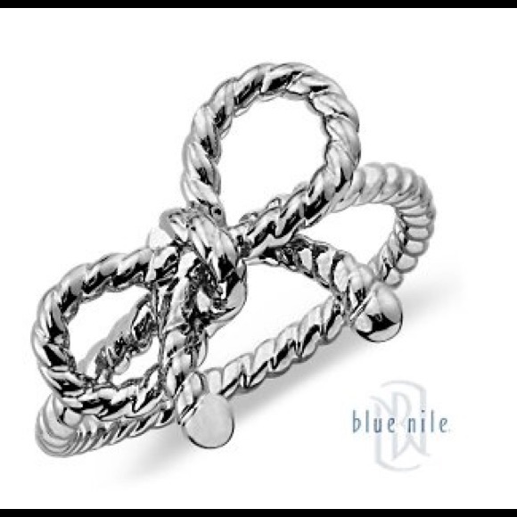 🎉 HOST PICK 🎉 Blue nile silver bow ring
