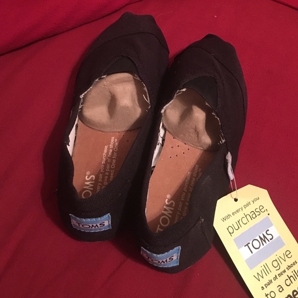 Brand New! Never worn black Toms!