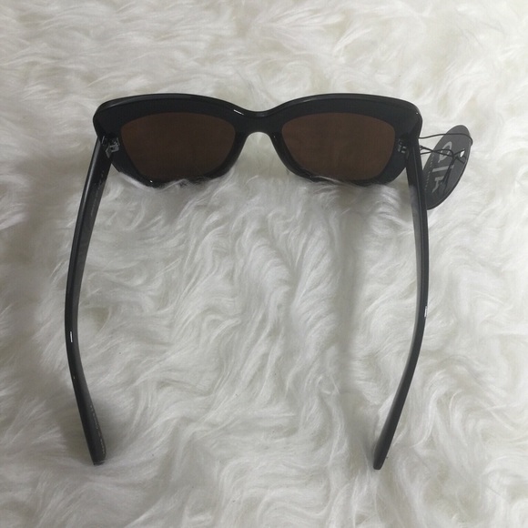 Quay Australia Sunglasses - Picture 4 of 4