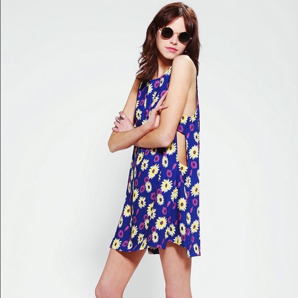 URBAN OUTFITTERS NEW Floral Shift Dress w/ cutouts